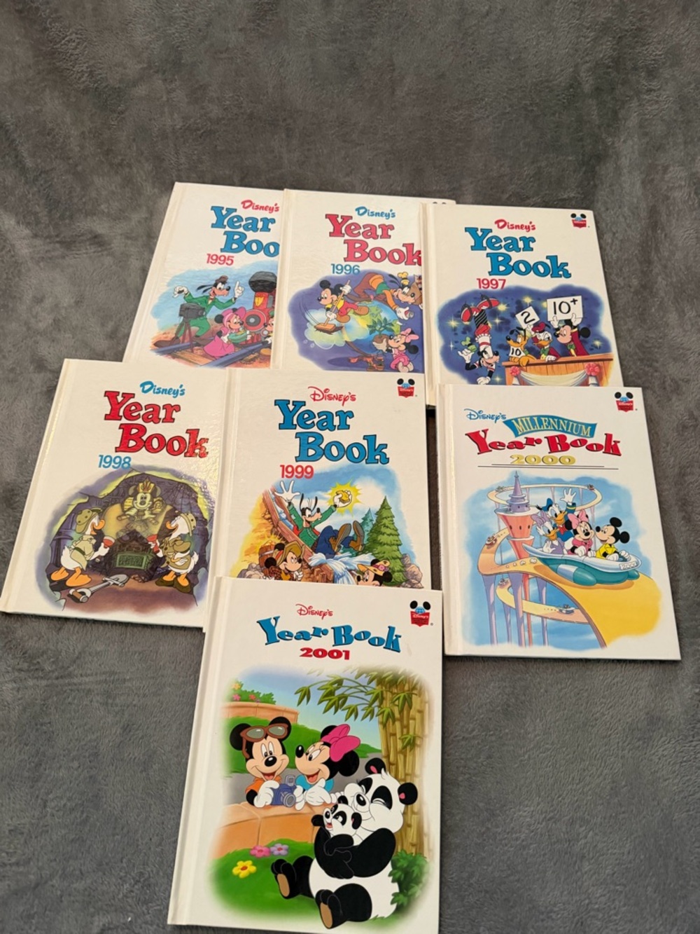 Disney's year books 1995-2001  Hard cover  story books Lot Of 6